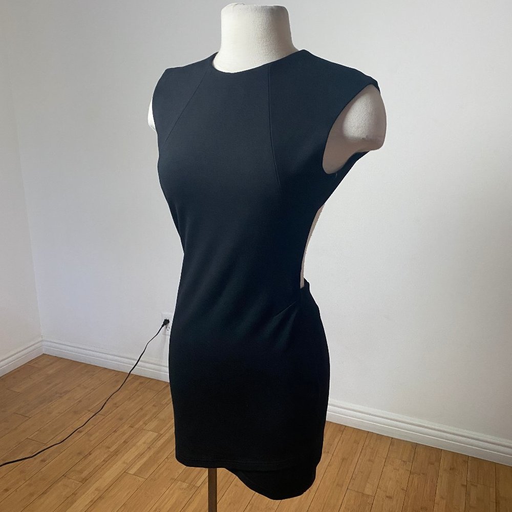 Elegant black cocktail dress w open back ZARA